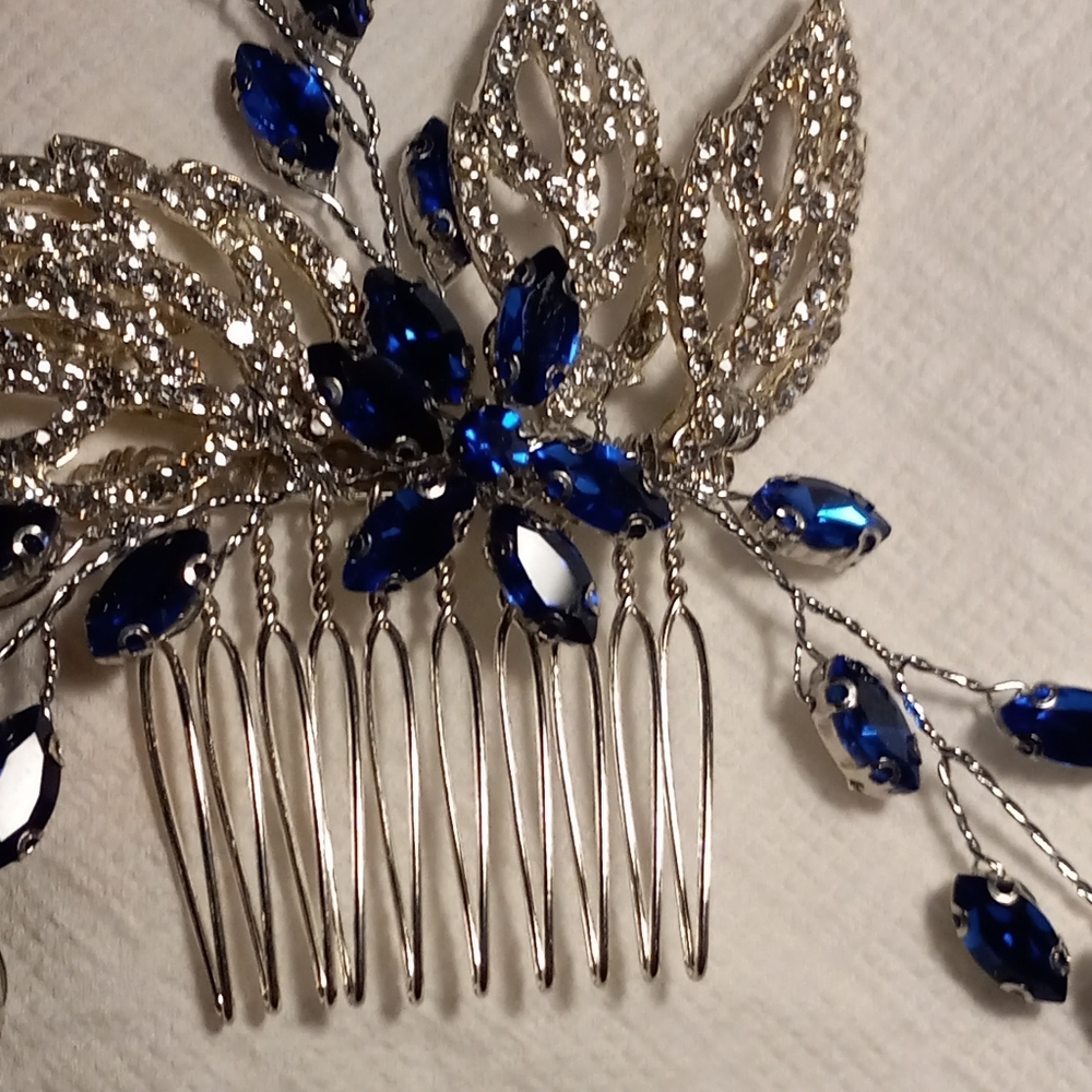 Beautiful Blue Hair Comb - Picture 6 of 16